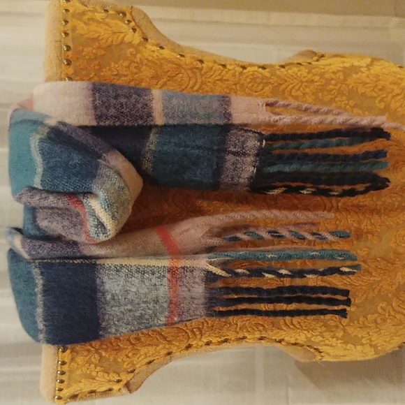 NWT🧣Old Navy-Long Scarf/Wrap Winter Warm Long Fringe - Picture 1 of 6